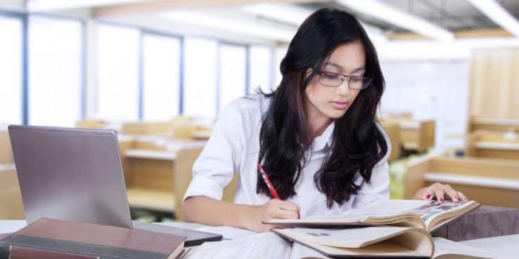 Kabar Baik untuk Calon Mahasiswa Berprestasi, Tenang Biaya Kuliah Terjamin!