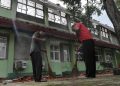 Modal Cangkul, Guru SD Temukan Harta Karun Miliaran di Halaman Sekolah