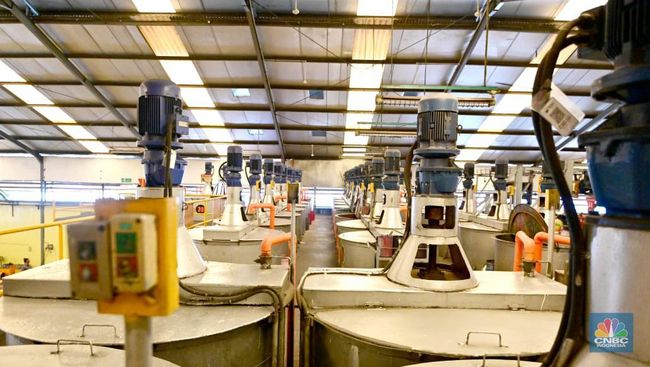 Laba Emiten Cat Tembus Rp 7825 Miliar di Surabaya