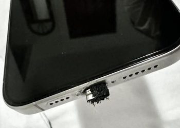 Bahaya Meminjam Kabel Charger Seseorang untuk Ngecas HP, Segera Hindari