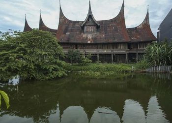 Warga Minang Sumbang Emas 14 Kg untuk Membeli Pesawat demi Bantuan Negara